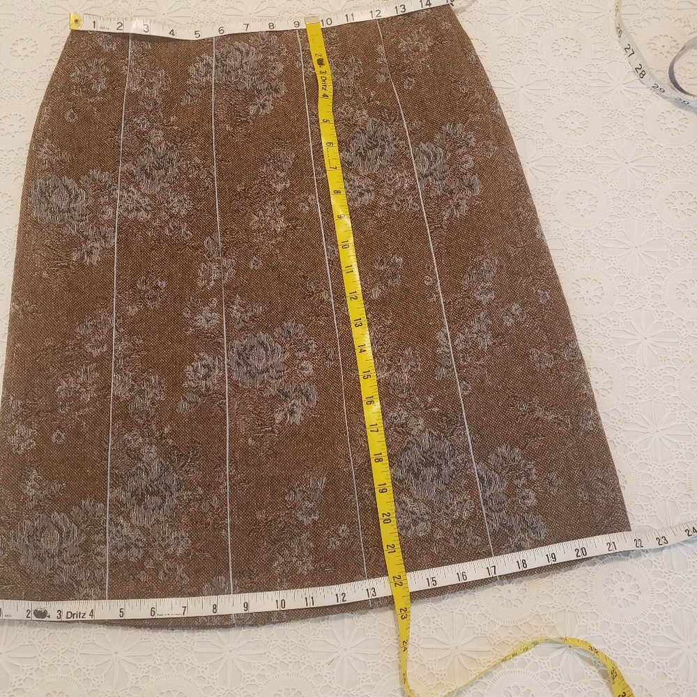 Ann Taylor A- Line Skirt,  Sz 6 - Picture 6 of 8